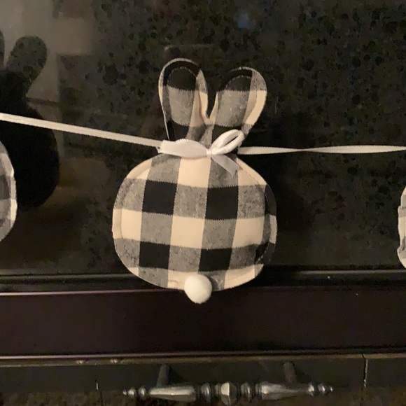 Easter Buffalo Plaid Bunny Rabbit Garland Like New Condition FARMHOUSE - Picture 3 of 10